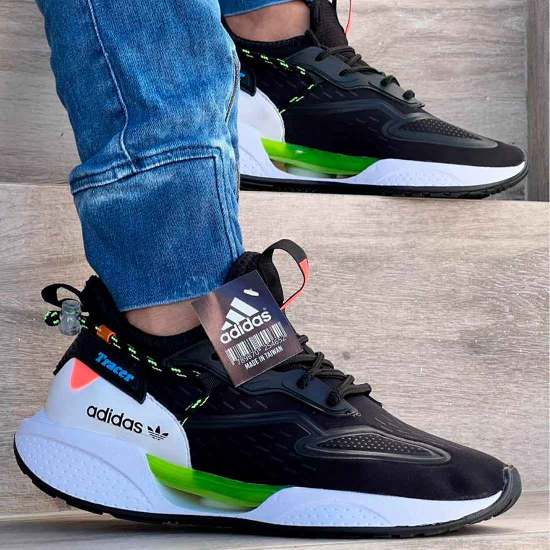 Tenis Adidas Tracer